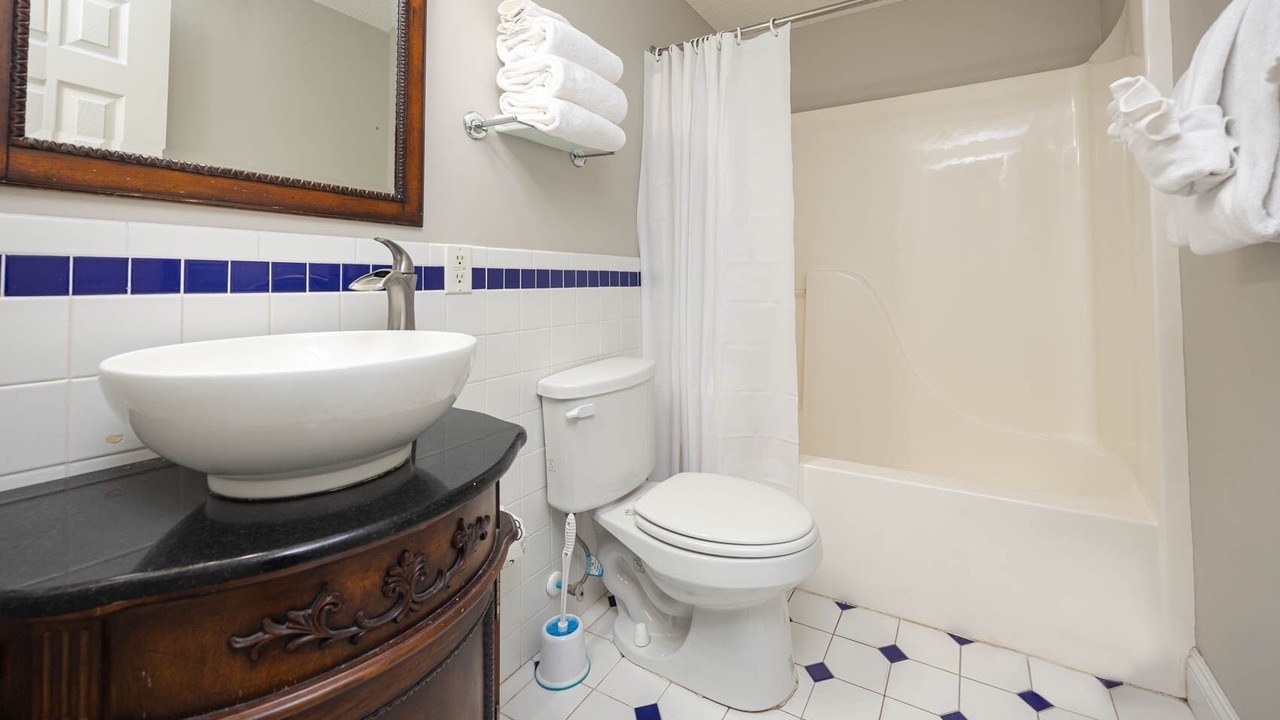 Photo of Bathroom in Orange Beach East