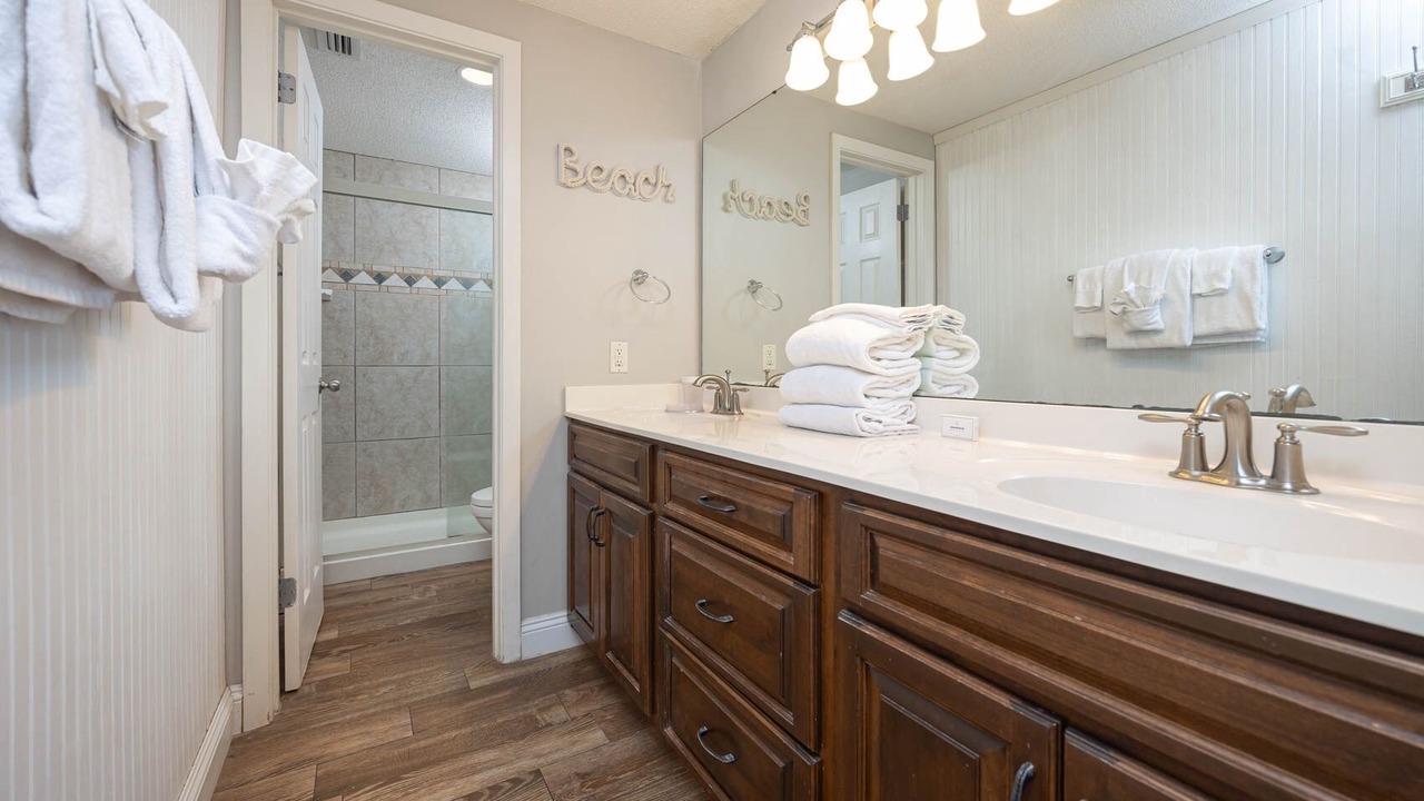 Photo of Bathroom in Orange Beach East