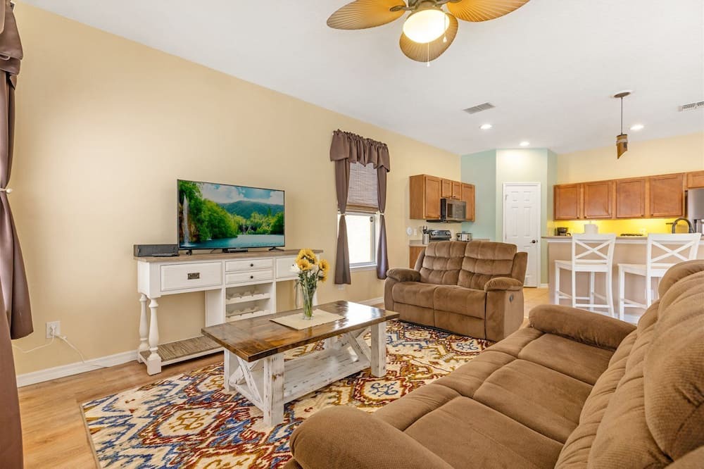 Photo of Livingroom in Watersong