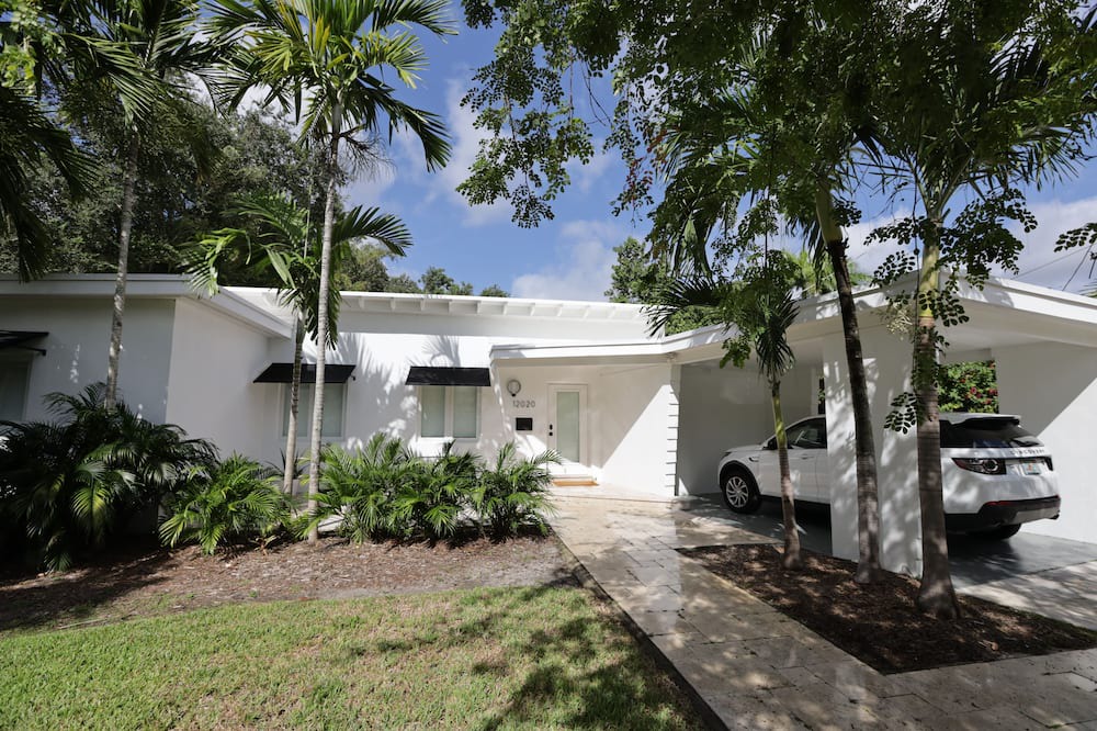 Photo of Outdoor in Biscayne Park