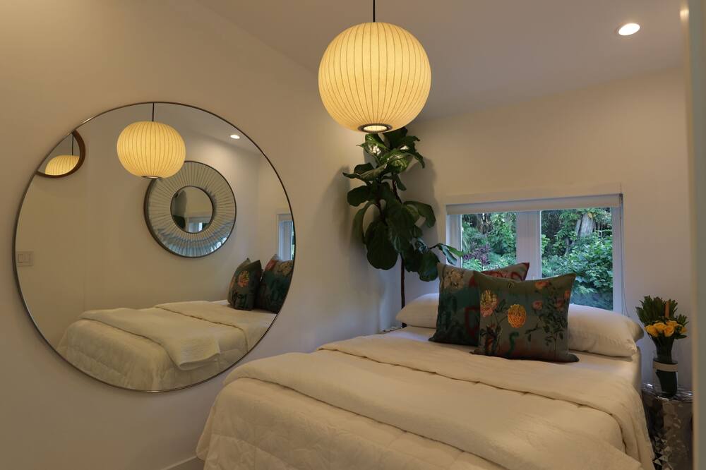 Photo of Bedroom in Biscayne Park