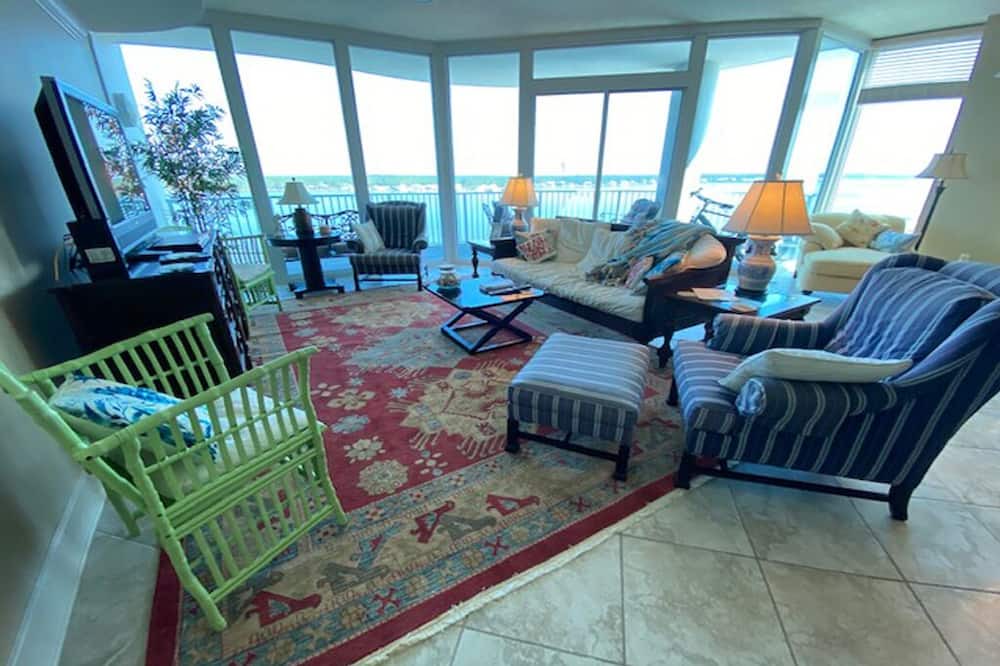 Photo of Livingroom in Ono Island