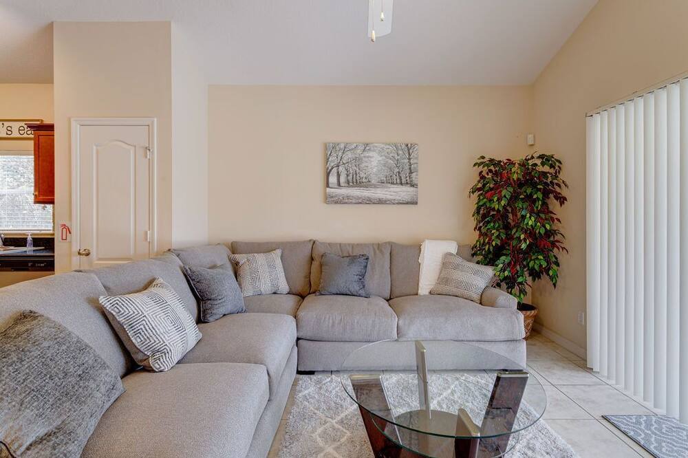 Photo of Livingroom in Sandy Ridge