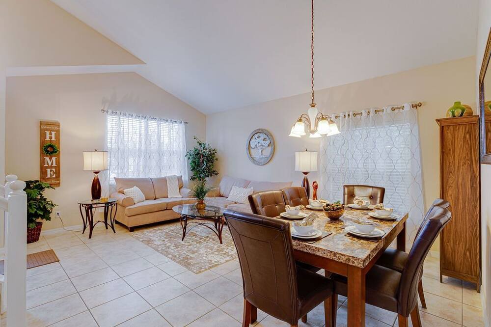Photo of Livingroom in Sandy Ridge