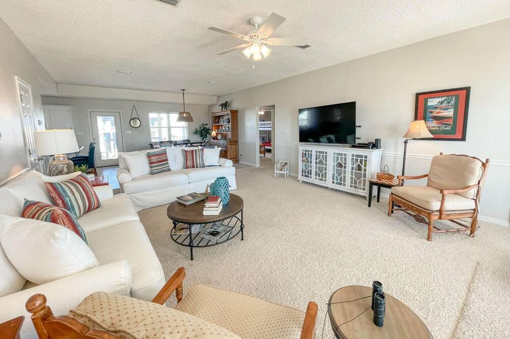 Photo of Livingroom in Silver Cay