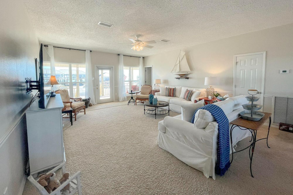 Photo of Livingroom in Silver Cay