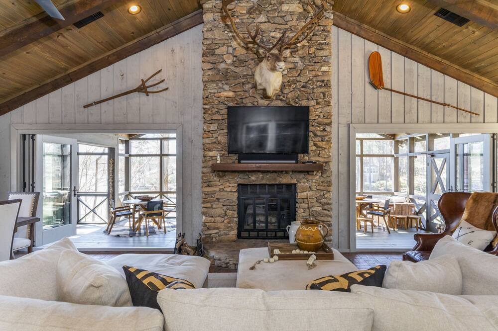 Photo of Livingroom in Little Kowaliga