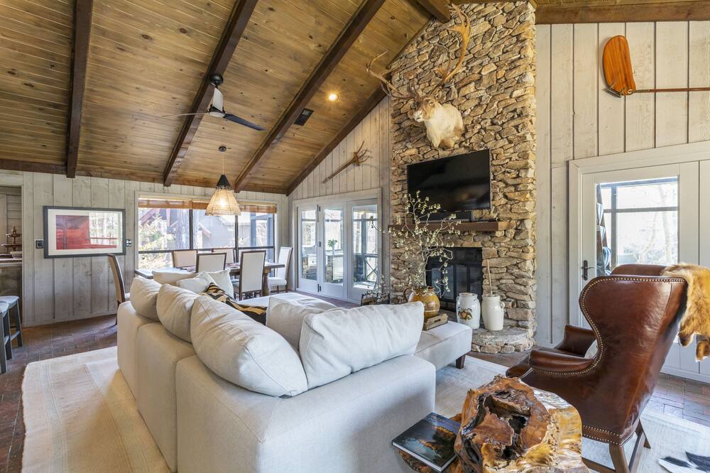 Photo of Livingroom in Little Kowaliga