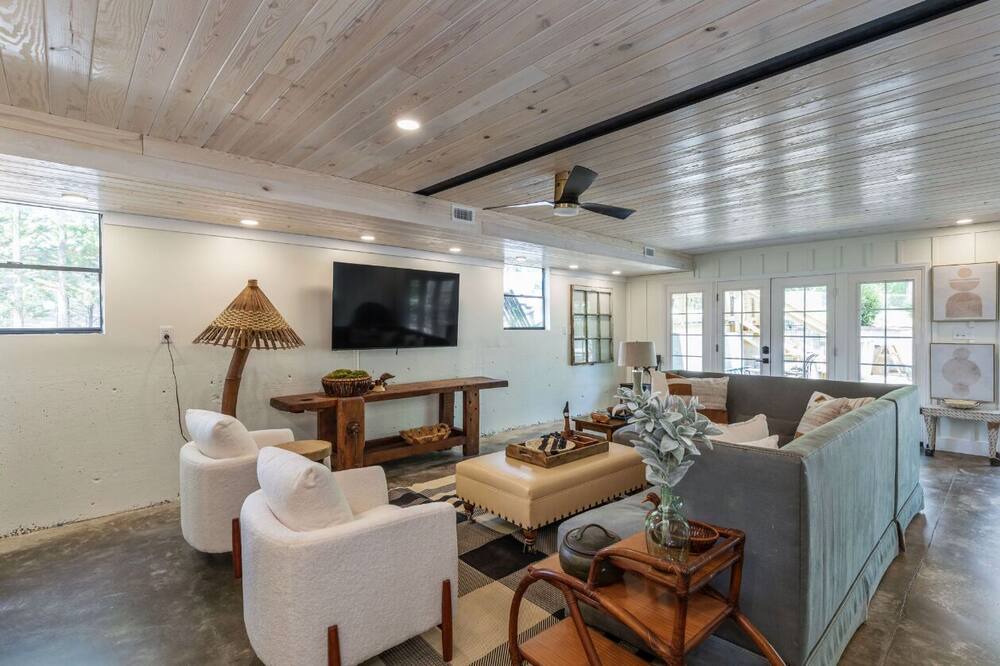 Photo of Livingroom in Little Kowaliga