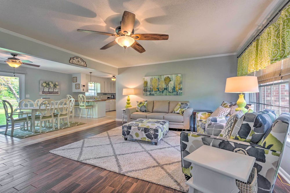 Photo of Bedroom in Enterprise