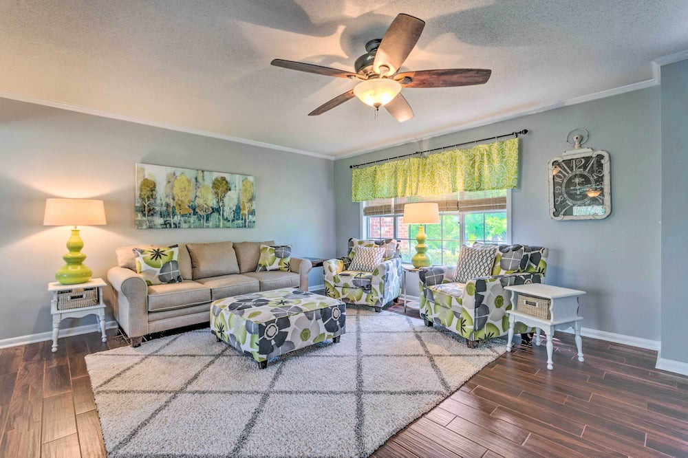 Photo of Bedroom in Enterprise