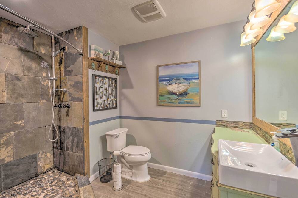 Photo of Bathroom in Enterprise