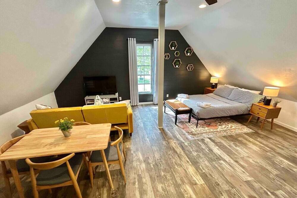Photo of Bedroom in San Carlos Park