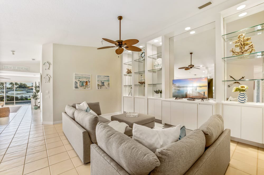 Photo of Livingroom in Naples