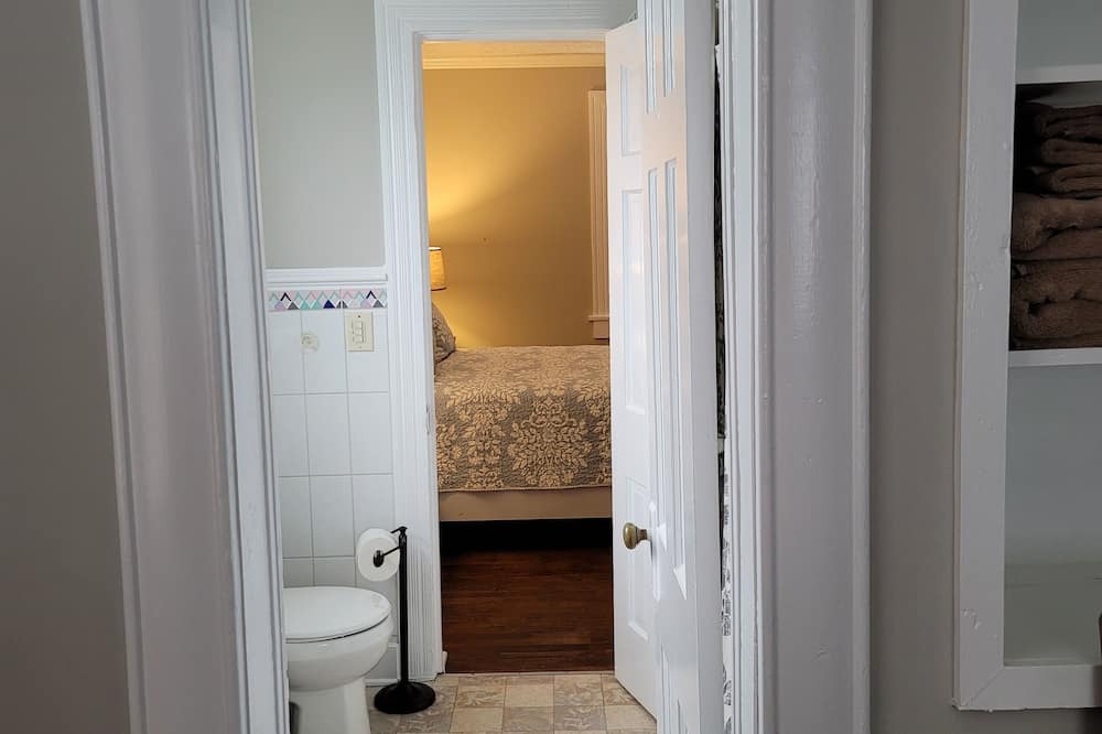 Photo of Bathroom in Albertville