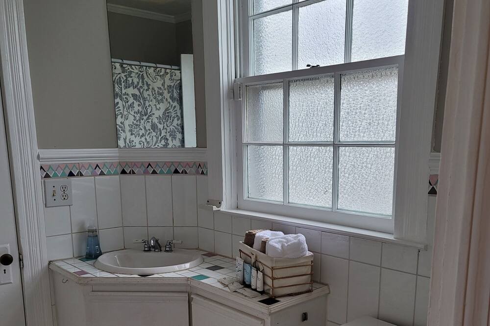 Photo of Bathroom in Albertville