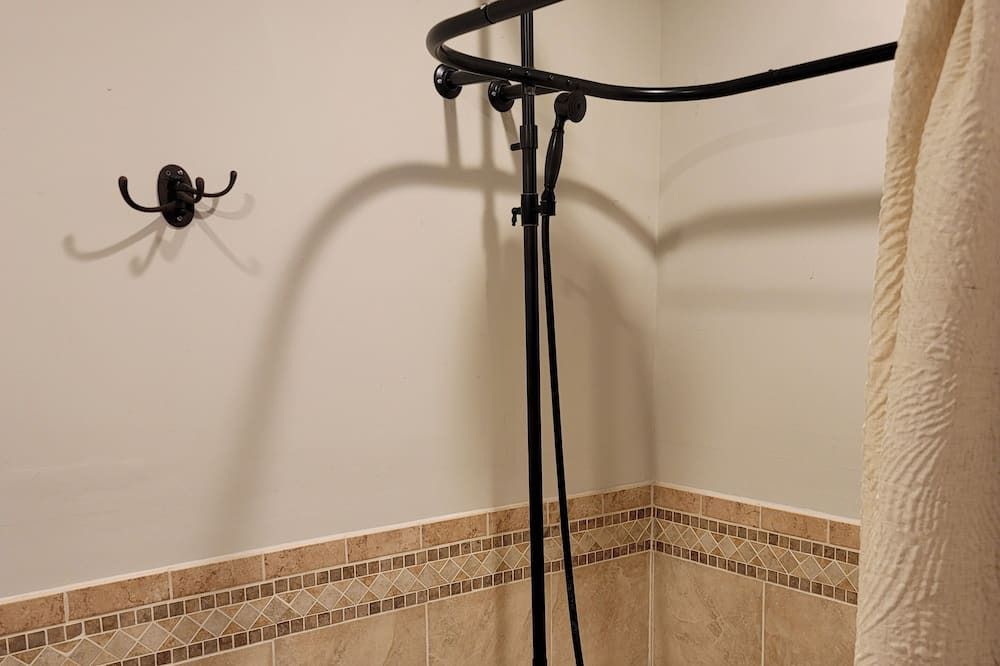 Photo of Bathroom in Albertville