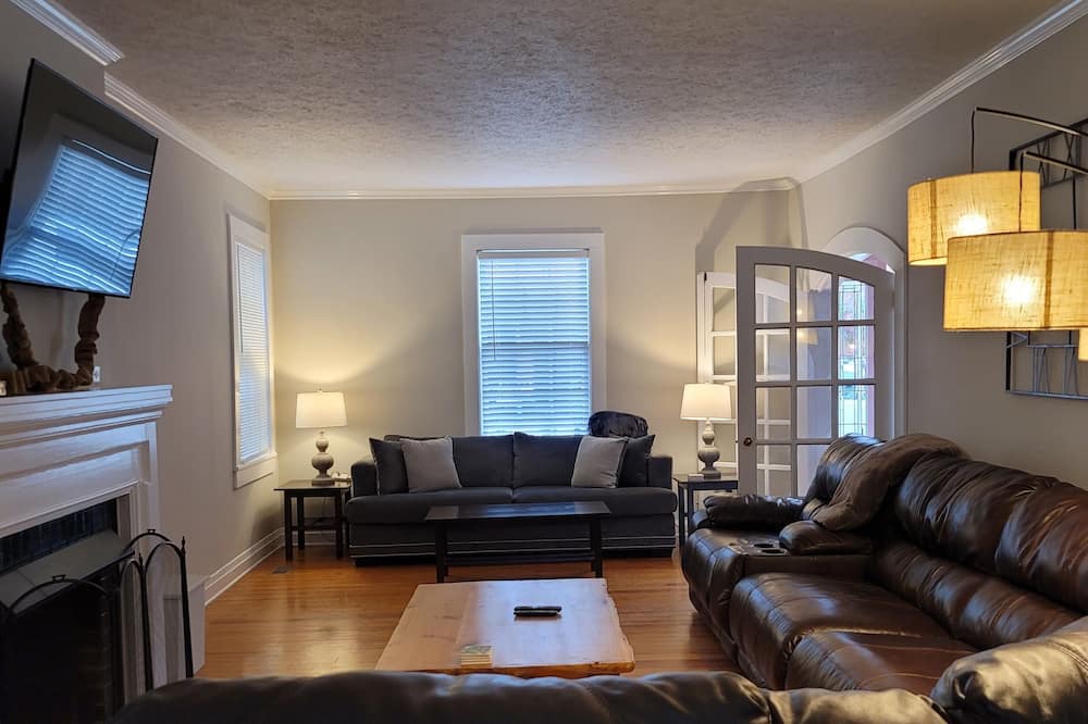 Photo of Livingroom in Albertville