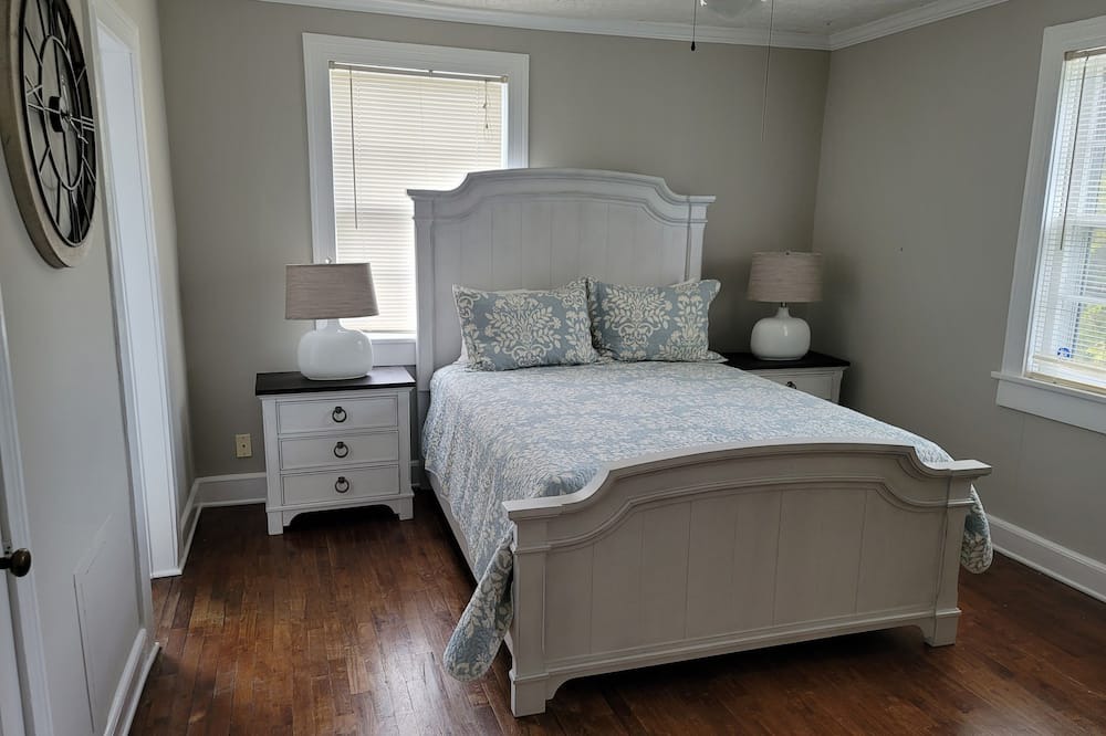 Photo of Bedroom in Albertville