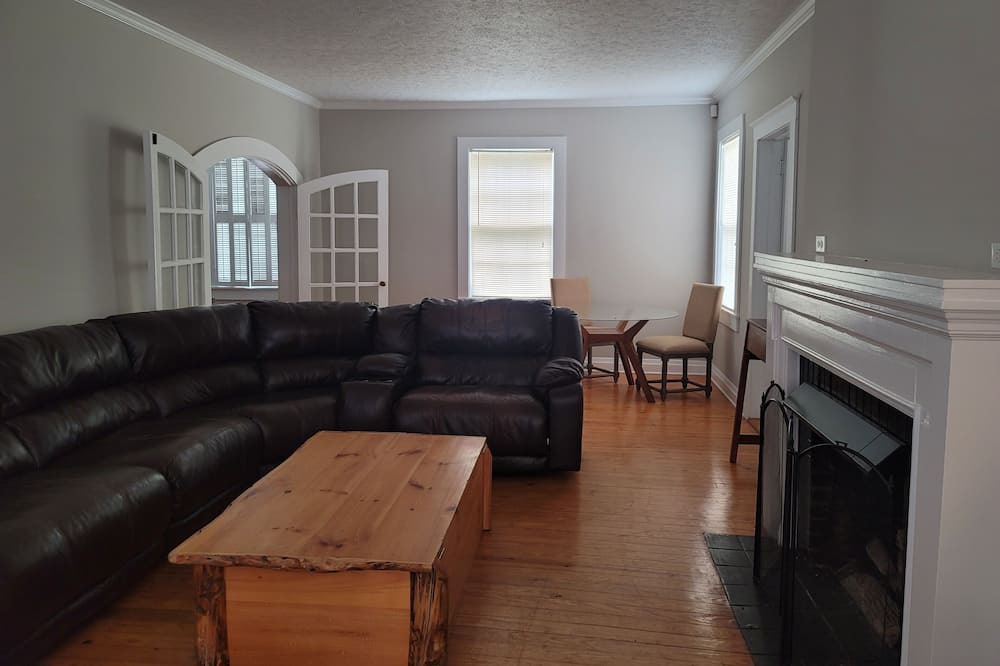Photo of Livingroom in Albertville