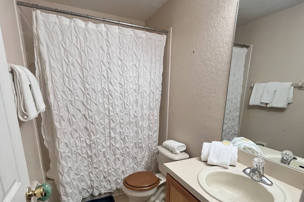 Photo of Bathroom in Regal Palms