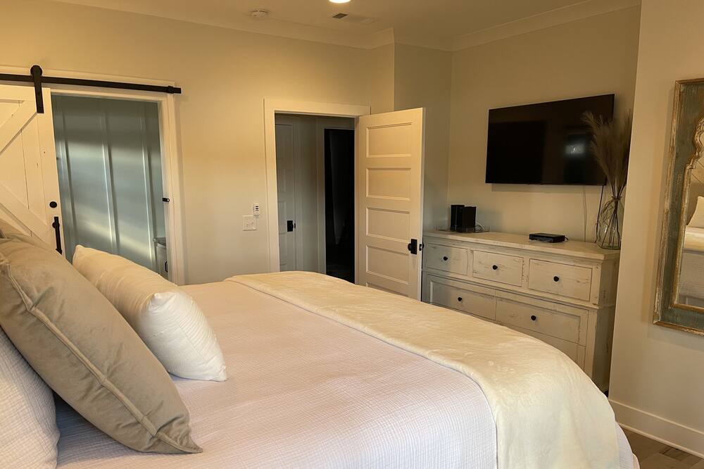 Photo of Bedroom in Northport