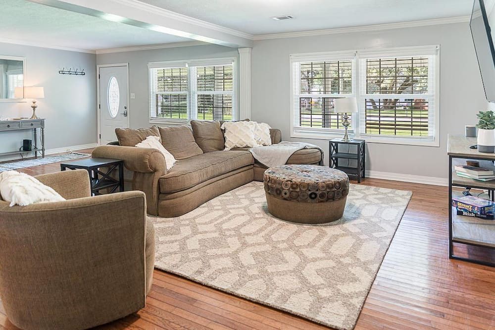 Photo of Livingroom in Grand Bay