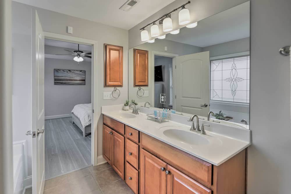 Photo of Bathroom in Harvest