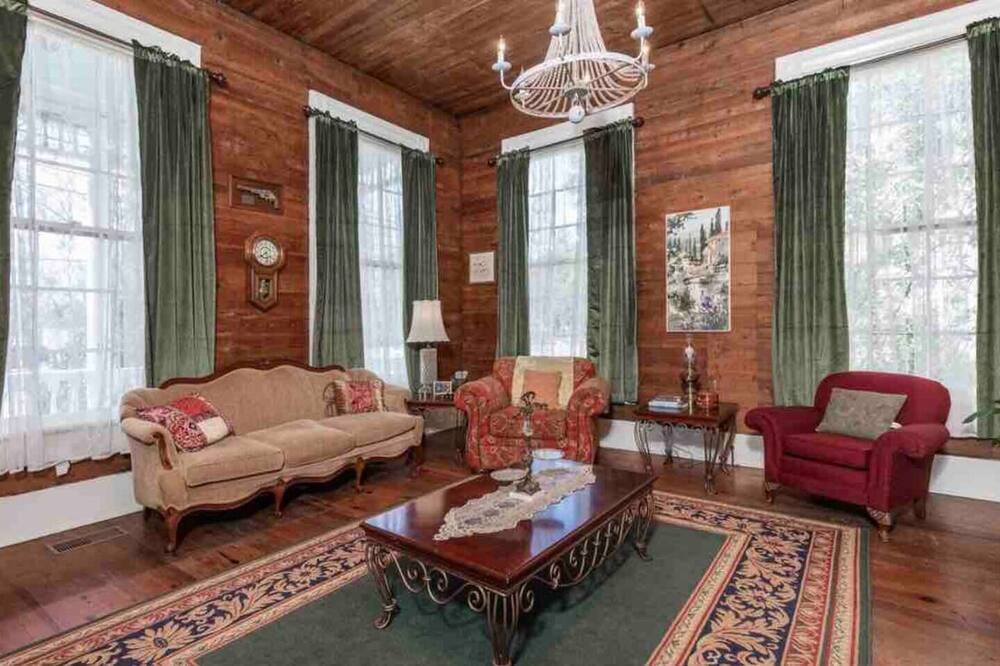 Photo of Livingroom in Prattville