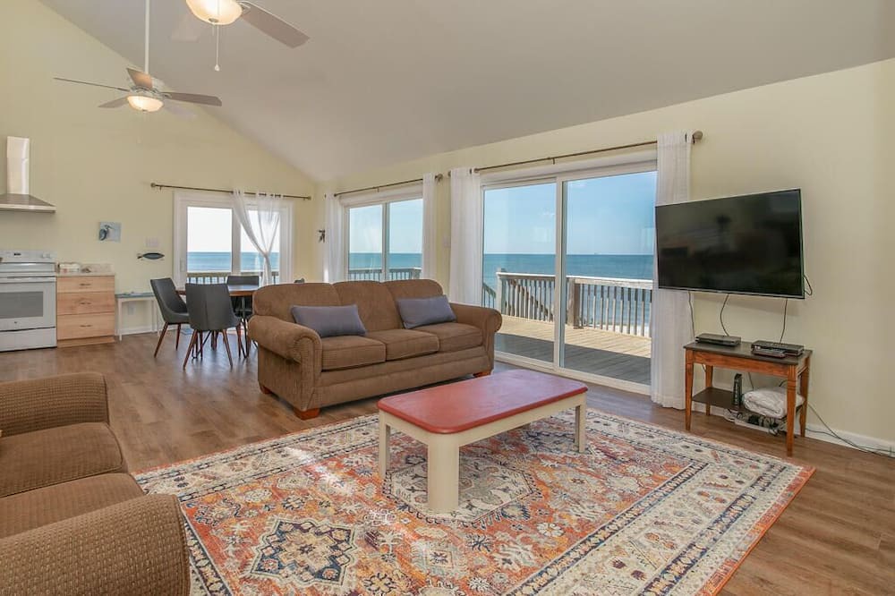 Photo of Livingroom in Surf Side Shores