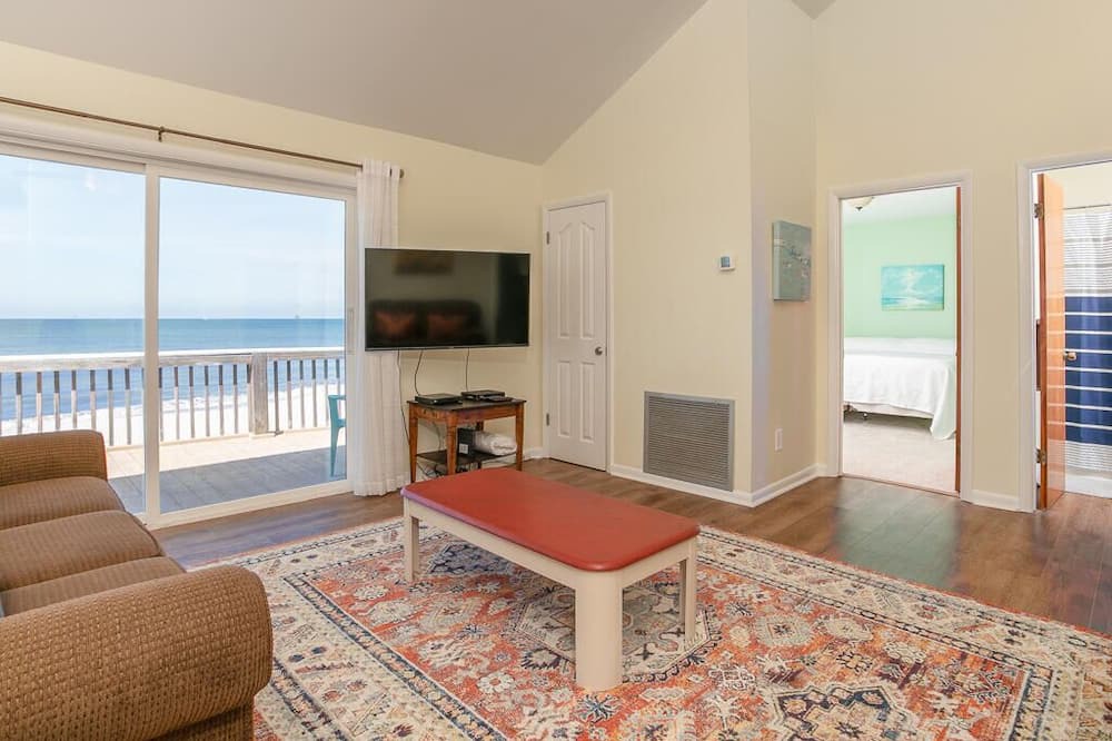 Photo of Livingroom in Surf Side Shores