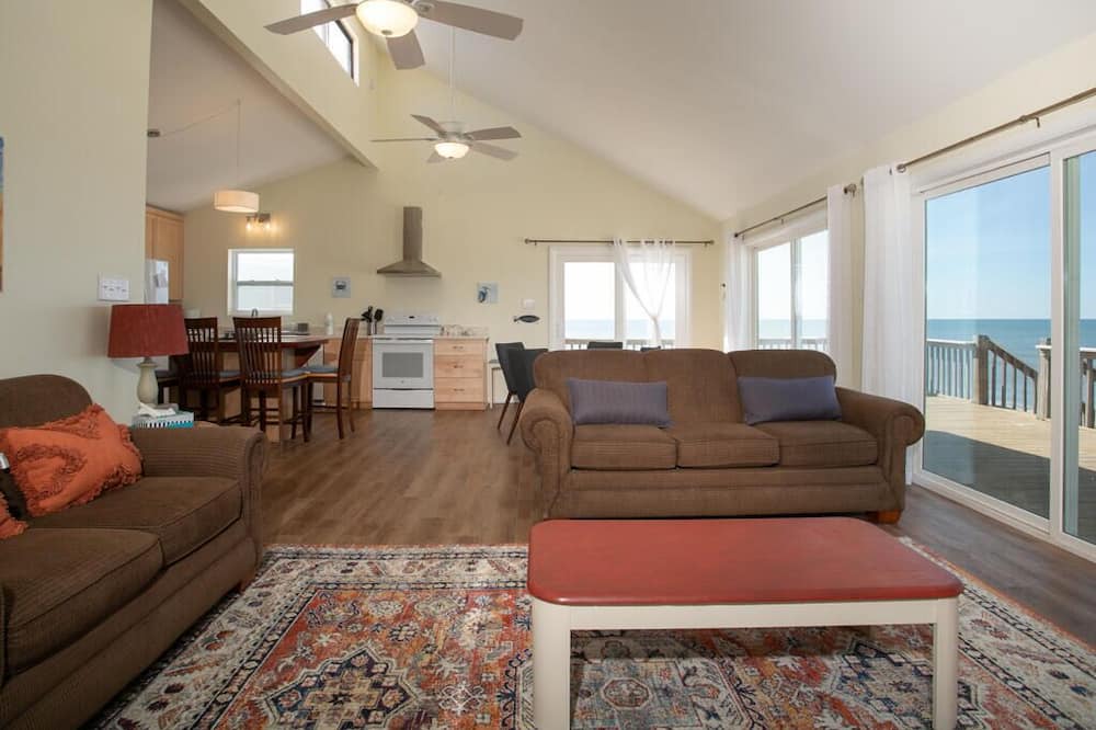Photo of Livingroom in Surf Side Shores