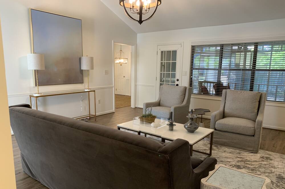Photo of Livingroom in Tuscaloosa