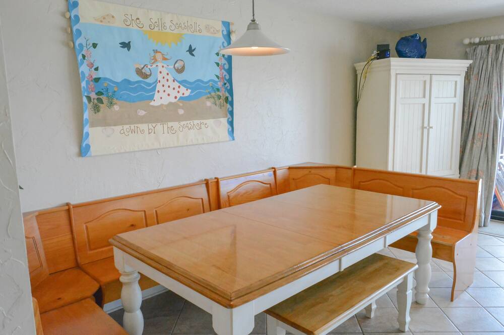 Photo of Livingroom in Ono Island