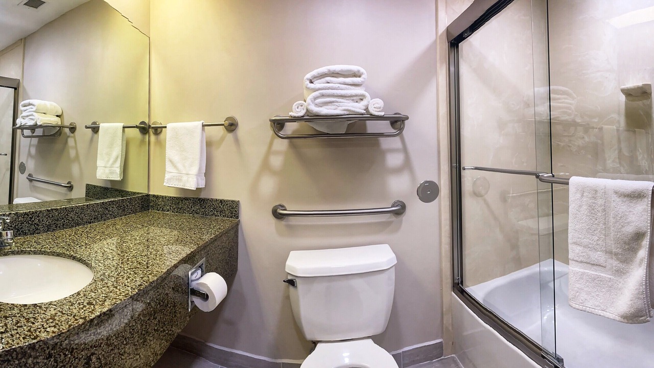 Photo of Bathroom in Tuscumbia