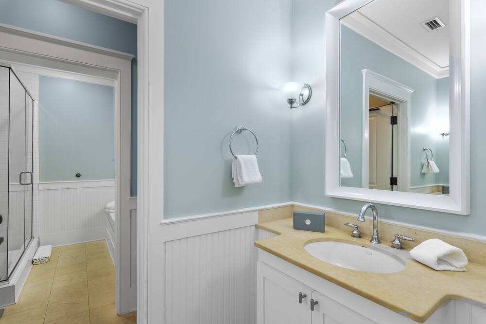 Photo of Bathroom in Beach District