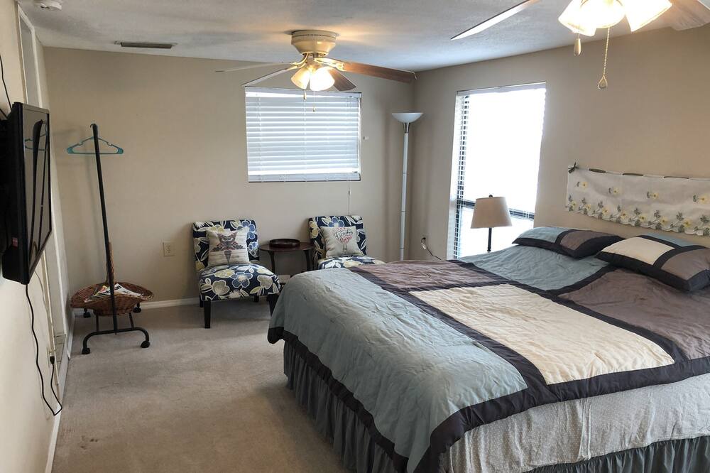 Photo of Bedroom in Suwannee