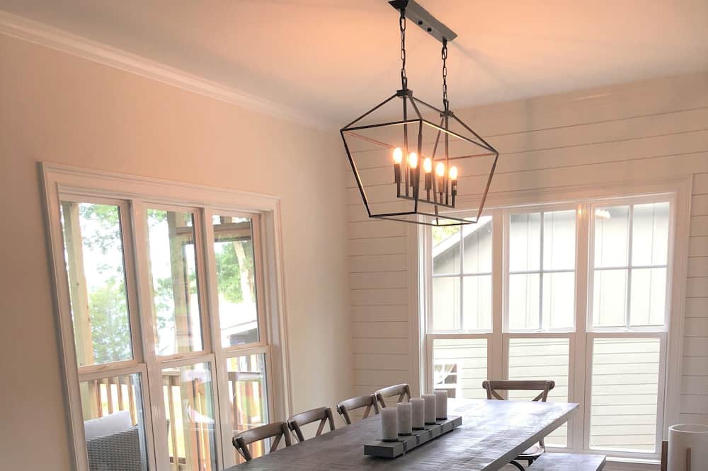 Photo of Bedroom in Samantha