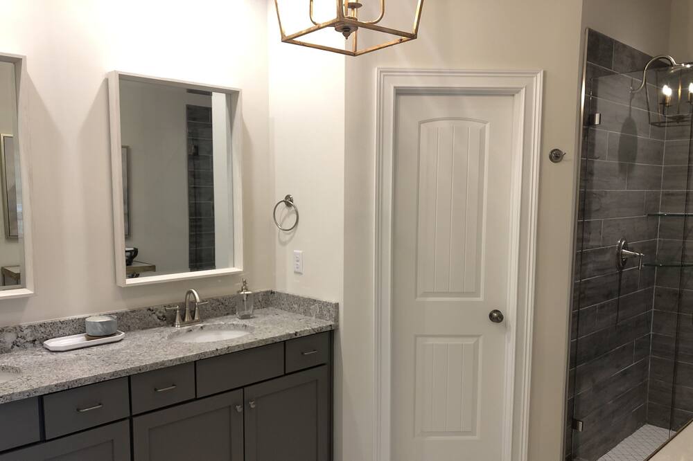Photo of Bathroom in Samantha