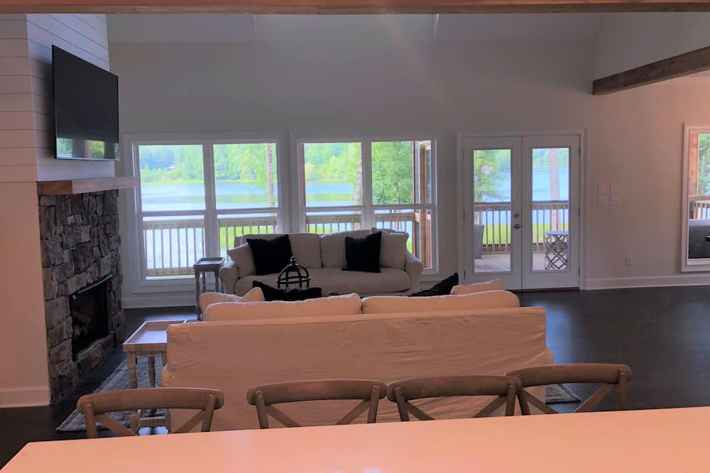 Photo of Livingroom in Samantha