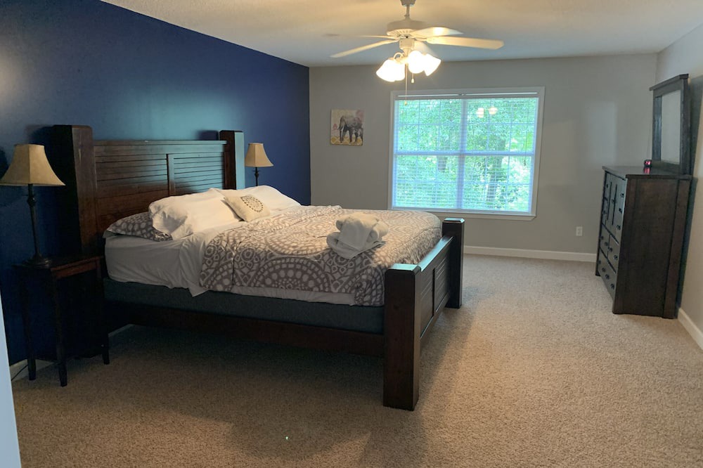 Photo of Bedroom in Enterprise
