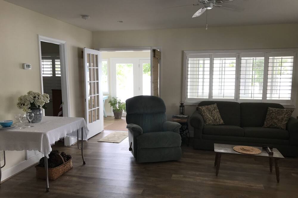 Photo of Livingroom in Jacksons' Gap