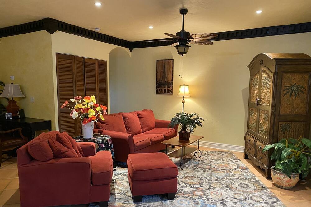 Photo of Livingroom in Hawthorne