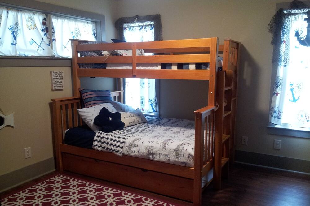 Photo of Bedroom in Talladega