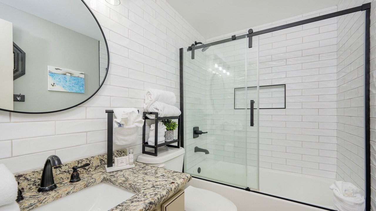 Photo of Bathroom in Orange Beach East