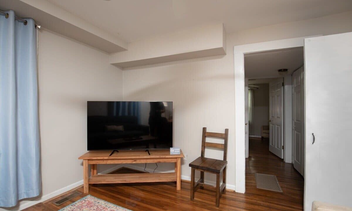 Photo of Livingroom in Redmont Park