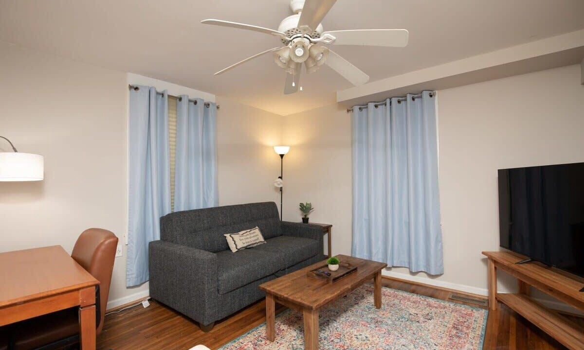 Photo of Livingroom in Redmont Park