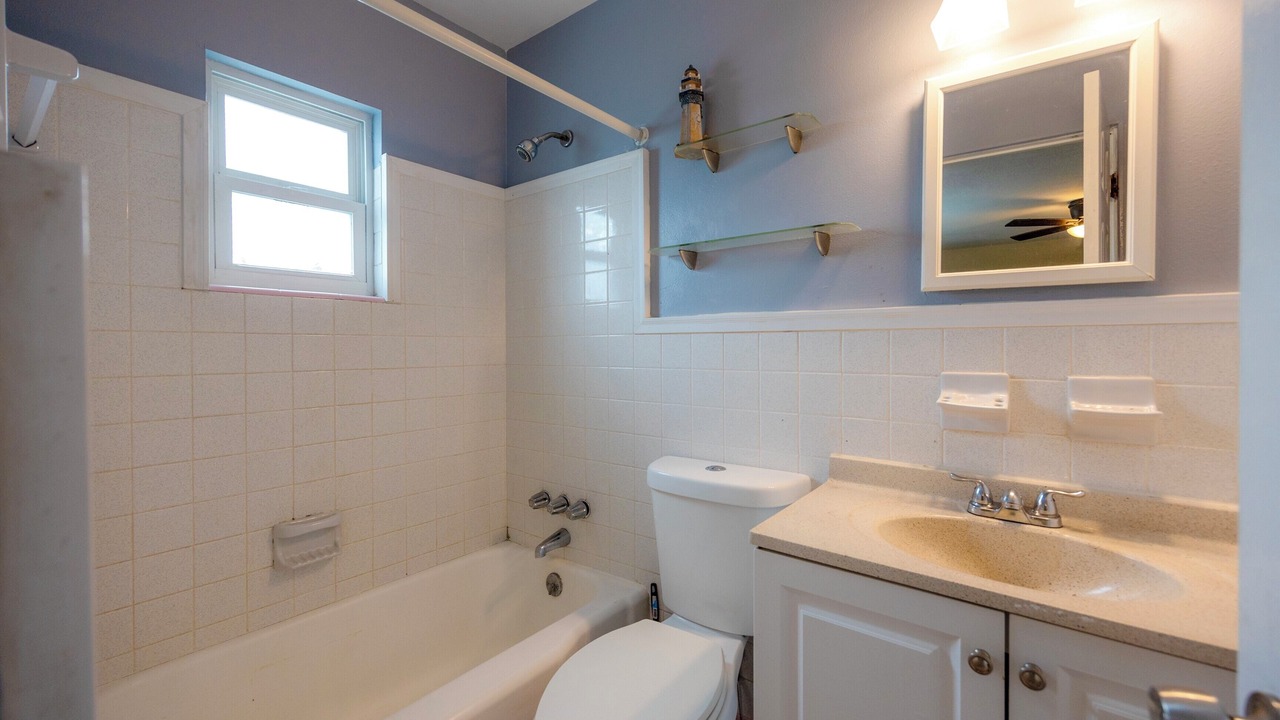 Photo of Bathroom in Riverside Park
