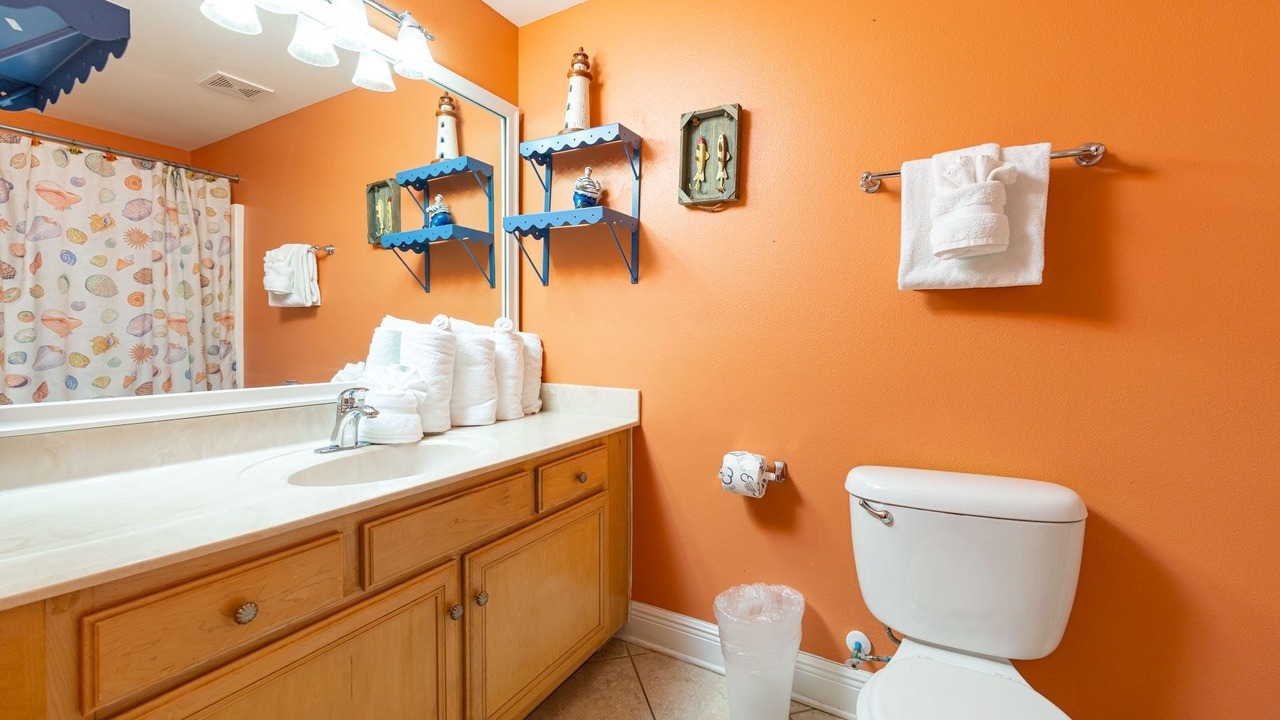 Photo of Bathroom in Orange Beach East