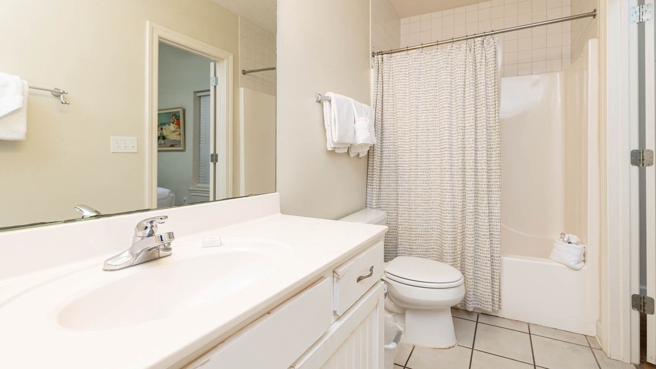 Photo of Bathroom in Orange Beach East